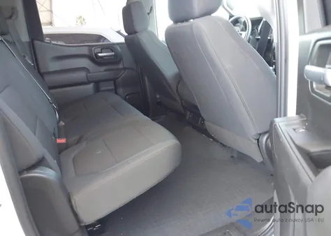 2021 Chevrolet Silverado 1500 2Wd Short Bed Custom z USA, uszkodzony, nr VIN 1GCPWBEK9MZ218801